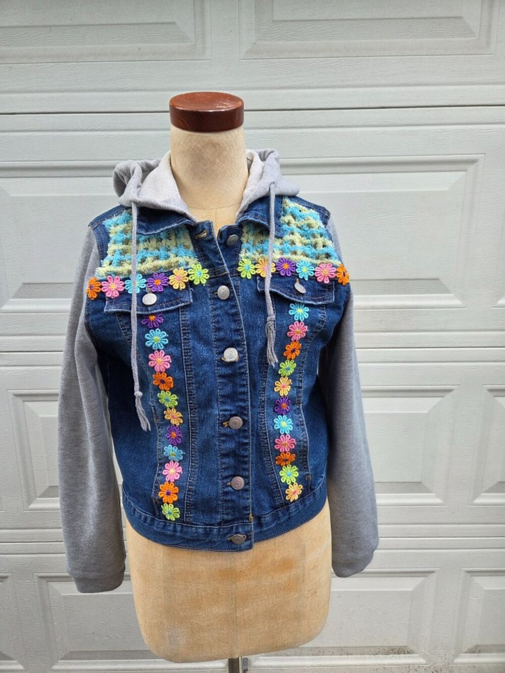Upcycled Denim Jacket With Chenille & Daisies Gray Hoodie Button Front Womens Sm